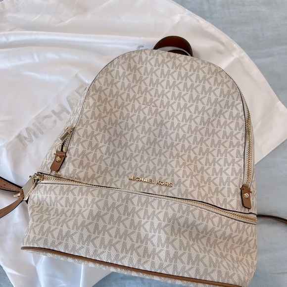 Micheal Kors medium backpack purse - Picture 3 of 11